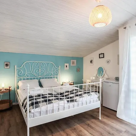 Sherlock's Holidays Boutique Apartma *