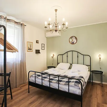 Sherlock's Holidays Boutique Apartment *