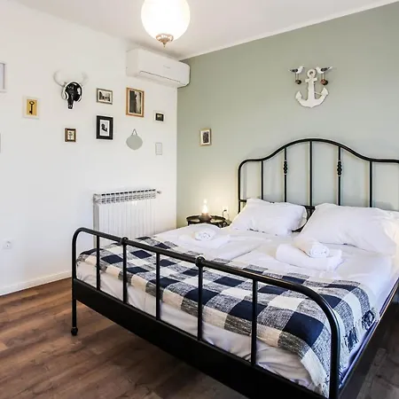 Sherlock's Holidays Boutique