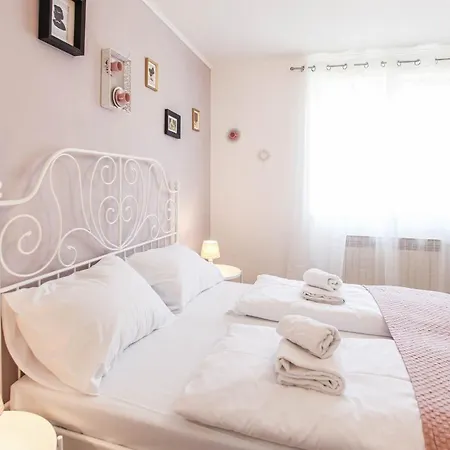 Apartma Sherlock's Holidays Boutique *