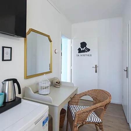 Sherlock's Holidays Boutique Apartment *