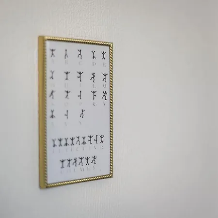 Sherlock's Holidays Boutique בפורטורוז