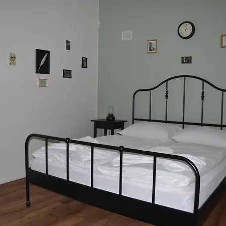 Sherlock's Holidays Boutique Apartment *