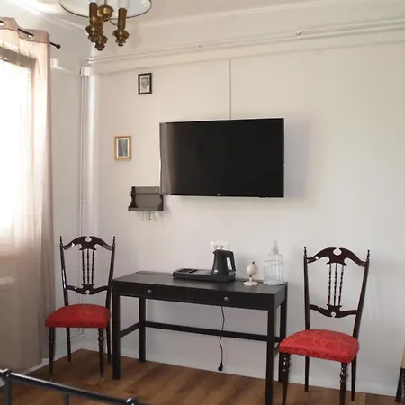 Sherlock's Holidays Boutique Apartment *