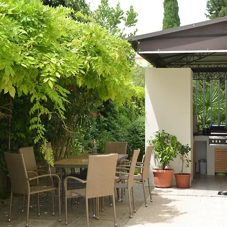 Sherlock's Holidays Boutique Apartma