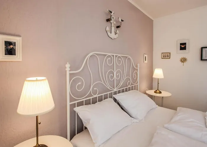 Sherlock's Holidays Boutique *