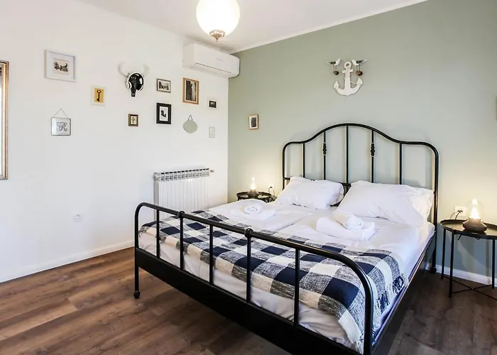 Sherlock's Holidays Boutique