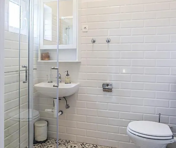 Sherlock's Holidays Boutique *